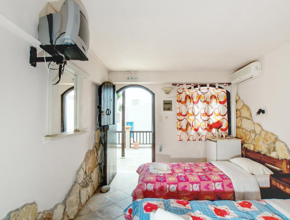 Coral Front Beach Zekros Room photo